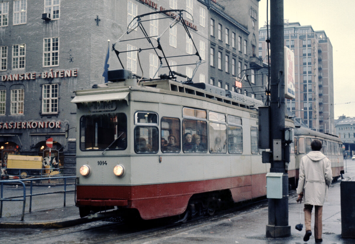 Oslo Oslo Sporveier SL 16 (Tw 1014) Østbanen am 23. Januar 1971. - Scan eines Diapositivs.