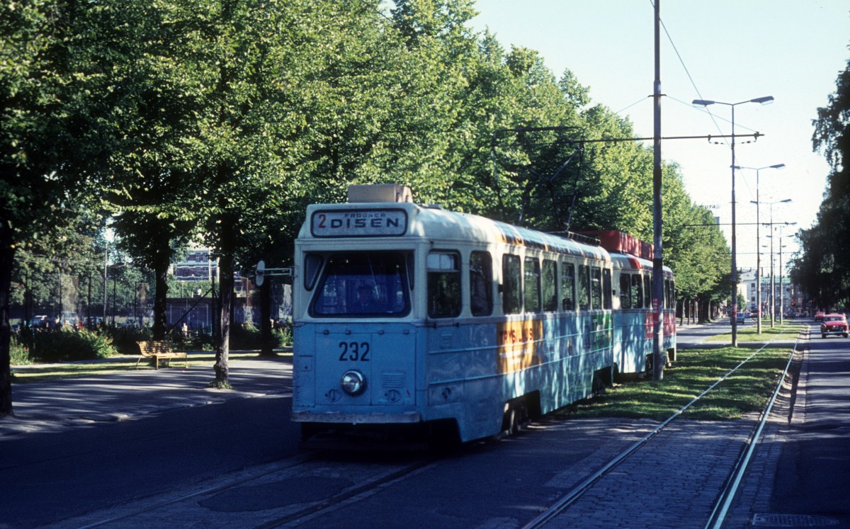 Oslo Oslo Sporveier SL 2 (Tw 232) Kirkeveien / Frognerpark am 25. August 1973.