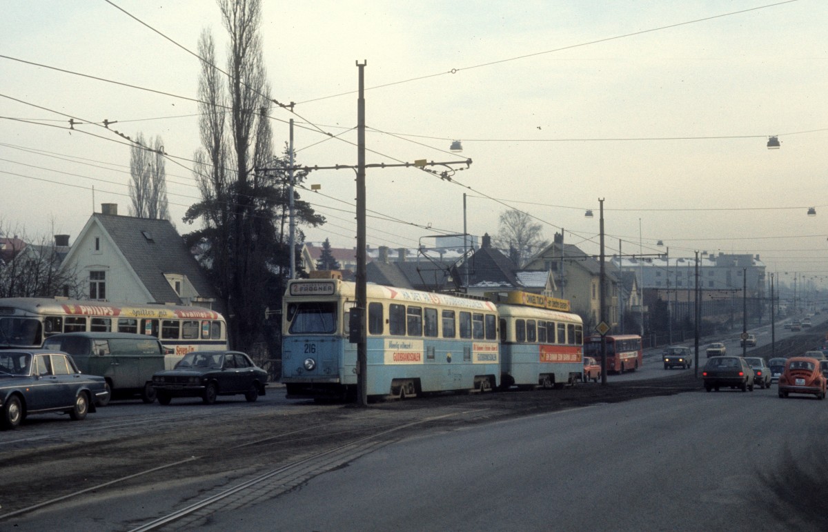 Oslo Oslo Sporveier SL 2 (Høka-Tw 216) Storoveien am 28. Februar 1975.