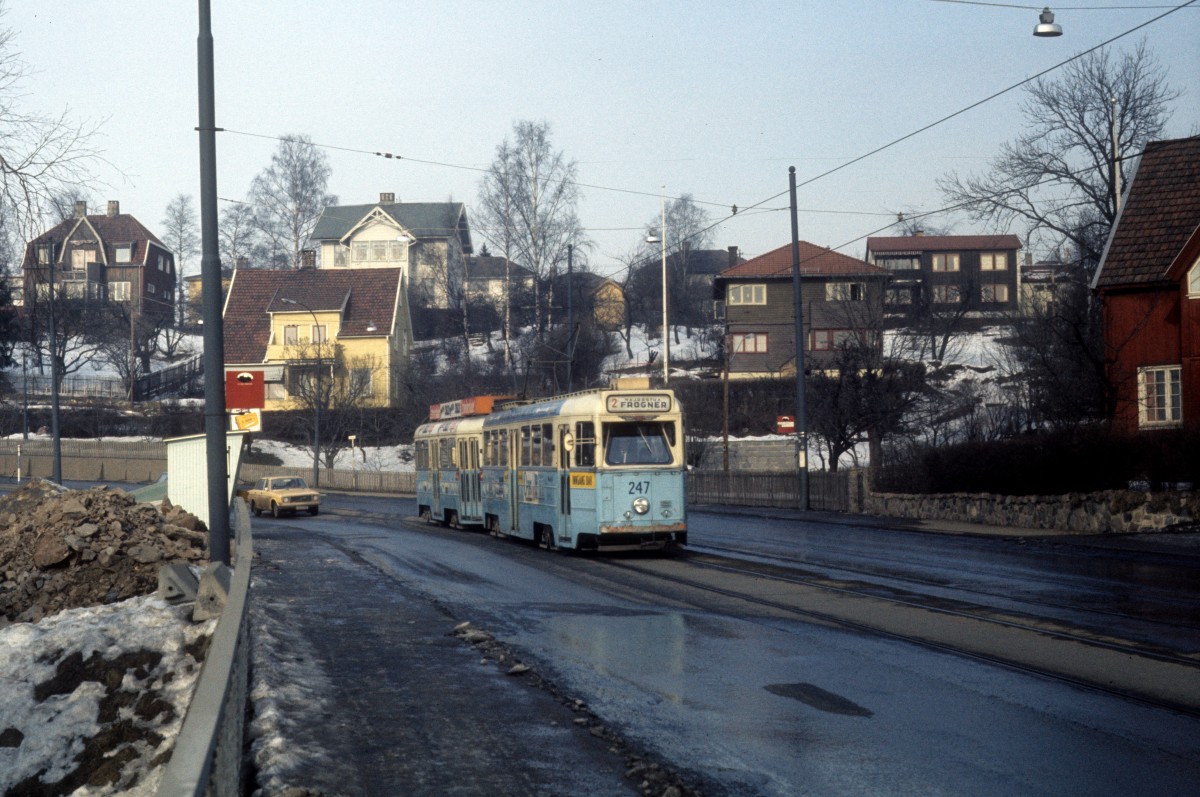 Oslo Oslo Sporveier SL 2 (Høka-Tw 247) Kjelsåsveien am 1. März 1975.