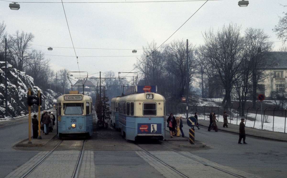 Oslo Oslo Sporveier SL 7 (Høka-Tw 206 / Strømmen-Bw 576) Ullevål, Sognveien am 28. Februar 1975.