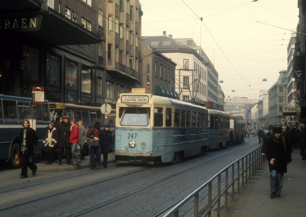 Oslo Oslo Sporveier SL 7 (Høka-Tw 247) Storgata am 28. Februar 1975. 