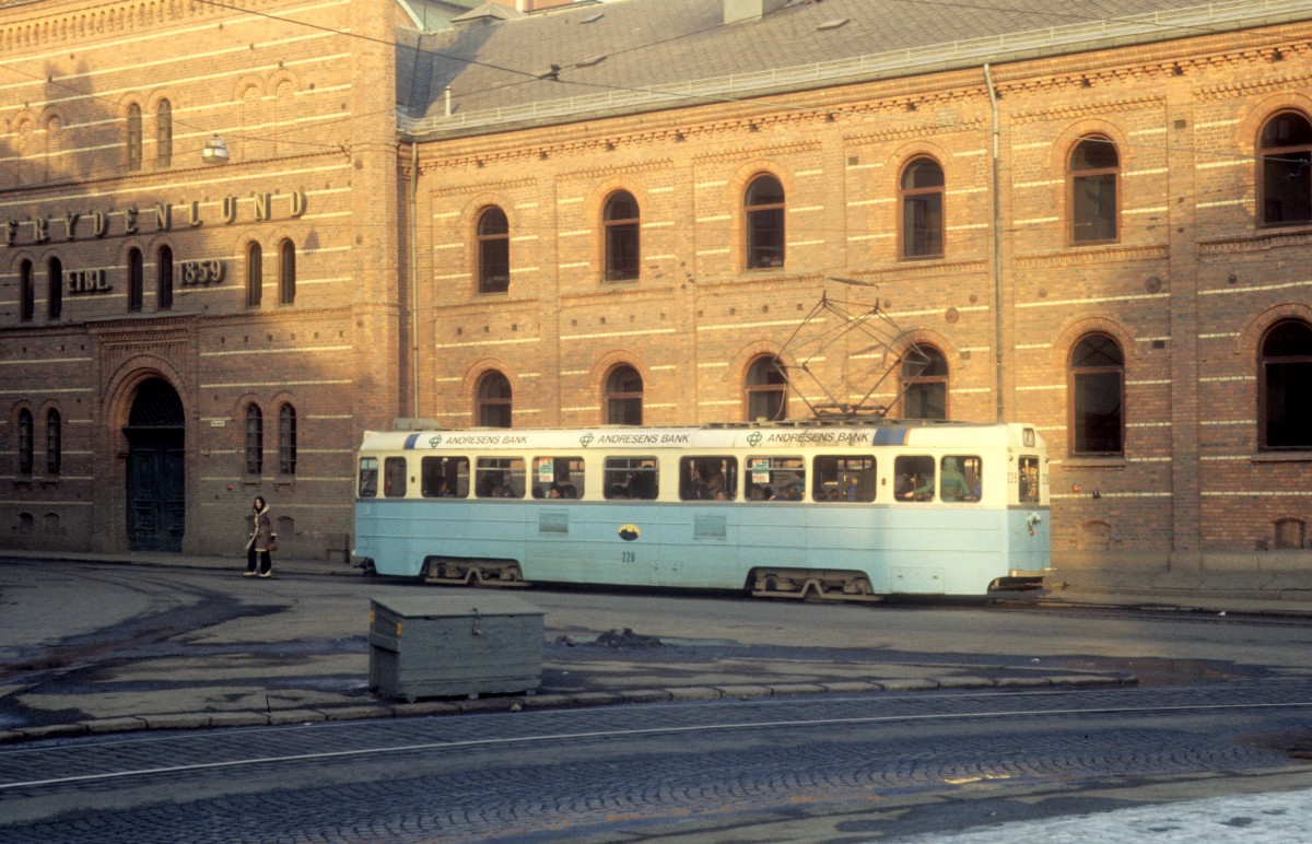 Oslo Oslo Sporveier SL 7 (Høka-Tw 228) Parkveien / Pilestredet / Brauerei Frydenlund am 1. März 1975.