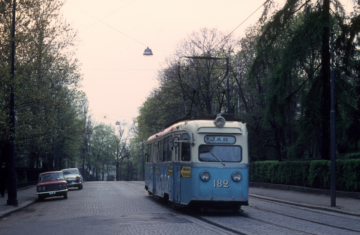 Oslo Oslo Sporveier SL 9 (Tw 182) Drammensveien am 8. Mai 1971.