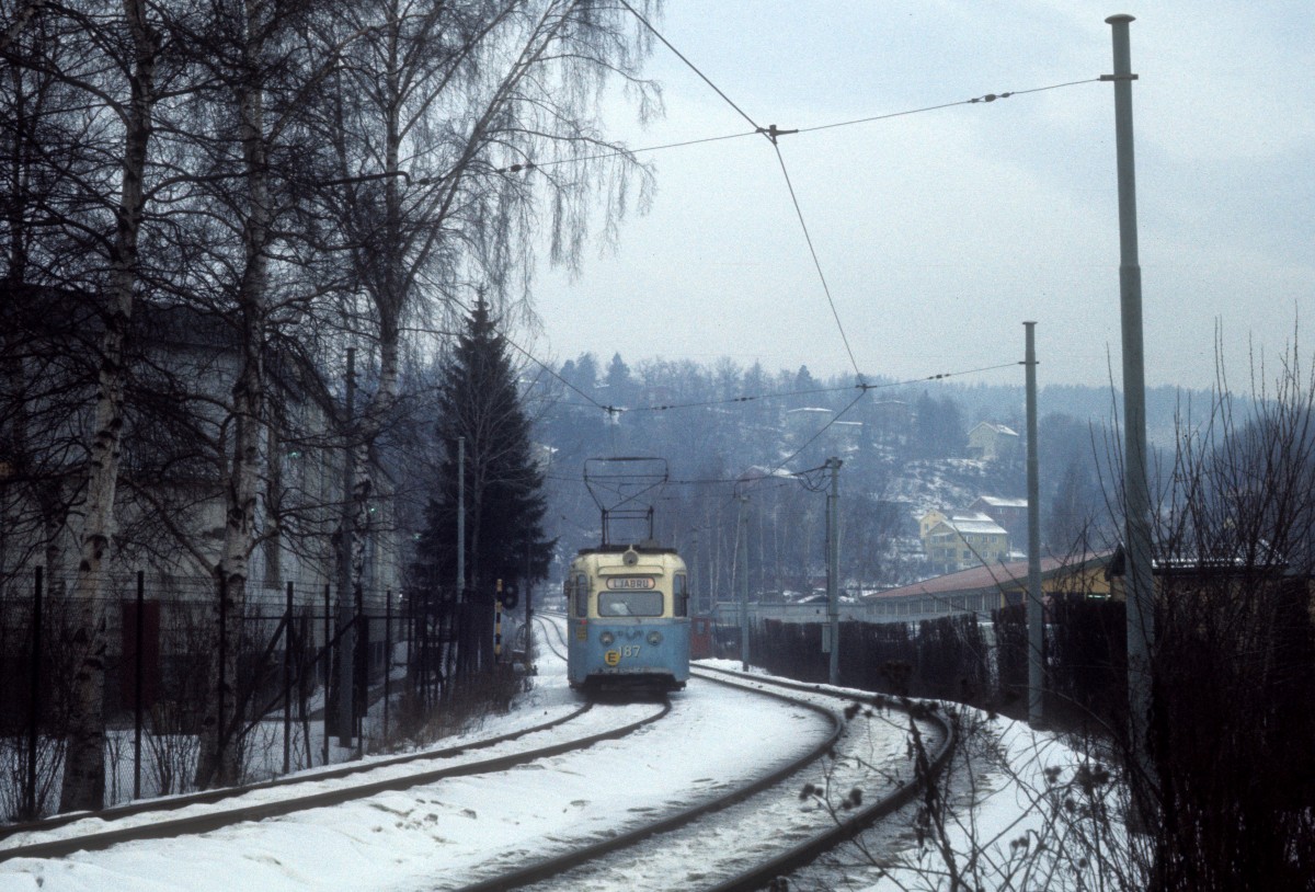 Oslo Oslo Sporveier SL 9 (Tw 197) in der Nähe von Hoff am 28. Februar 1975.