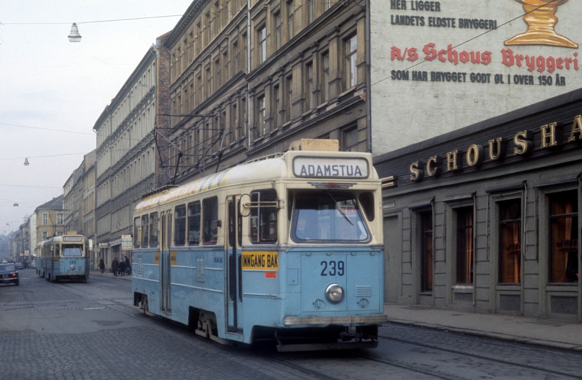 Oslo Oslo Sporveier SL E (Høka-Tw 239) Thorvald Meyers gate am 28. Februar 1975.