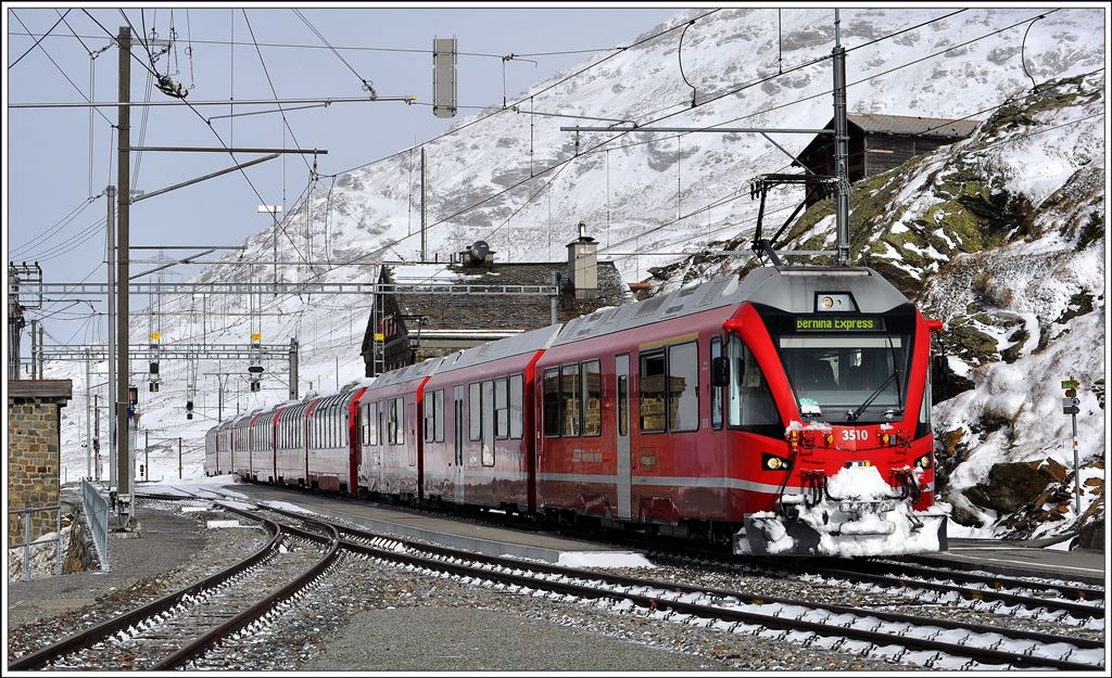 Ospizio Berina auf 2253m ü/M. ist erreicht. ABe 8/12 3510. (23.10.2014)