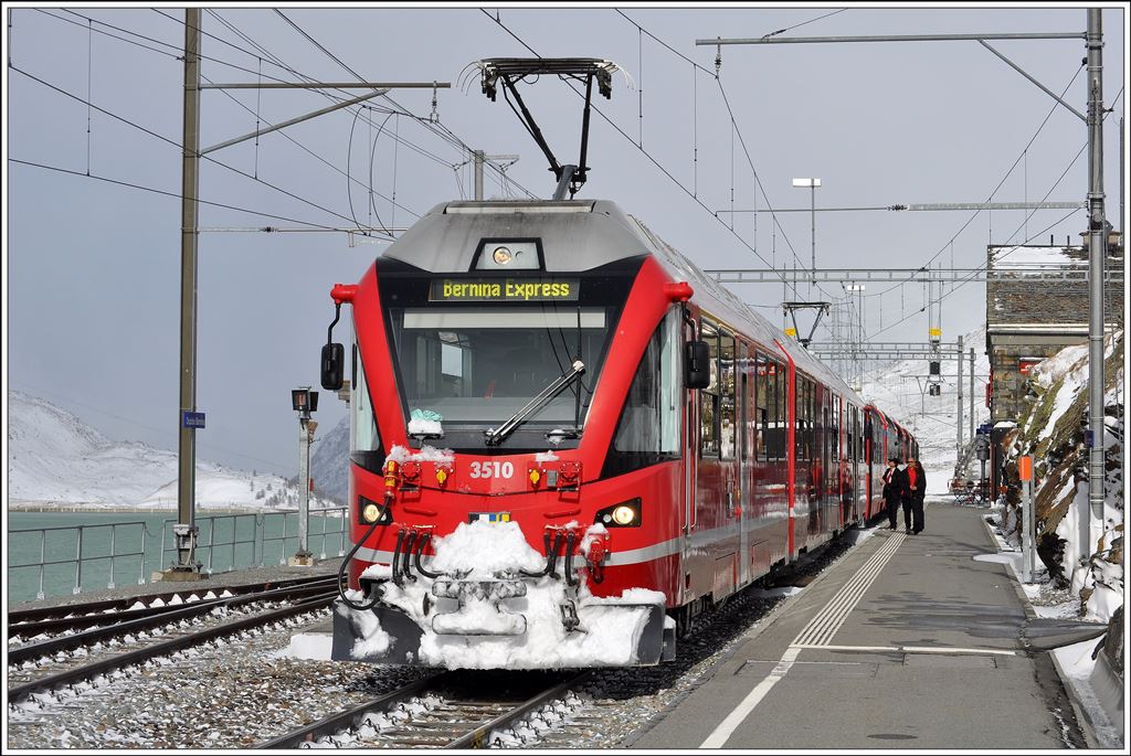 Ospizio Berina auf 2253m ü/M. ist erreicht. ABe 8/12 3510. (23.10.2014)