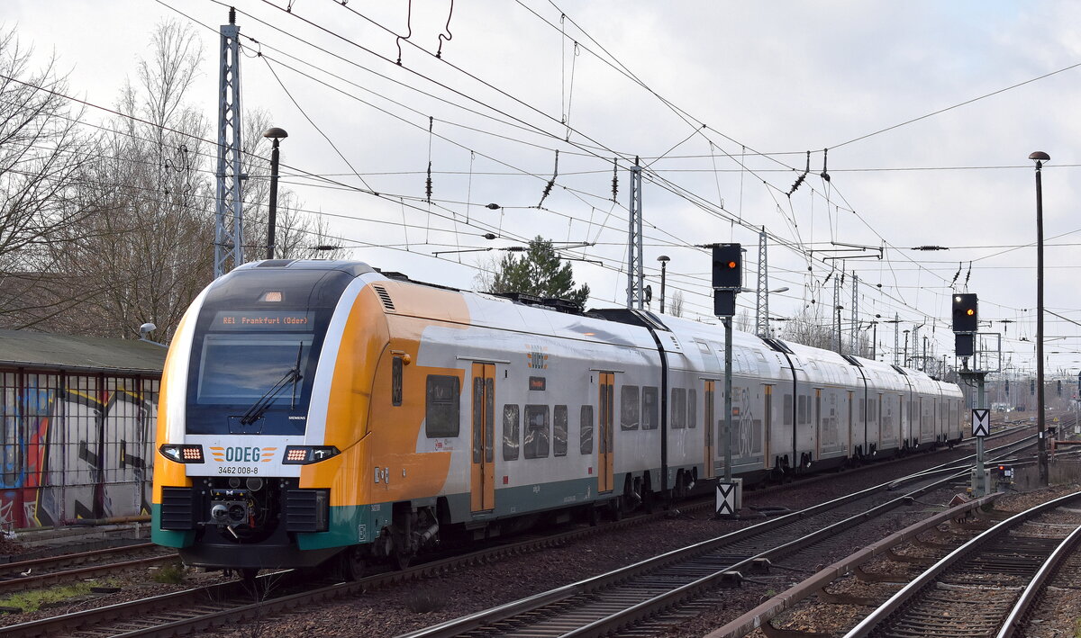 Ostdeutsche Eisenbahn GmbH, Parchim (ODEG) mit dem RE 1 nach Frankfurt/Oder mit  3462 008-8  (NVR:  94 80 3462 008-8 D-ODEG..... ) am 10.01.23 Berlin Hirschgarten.