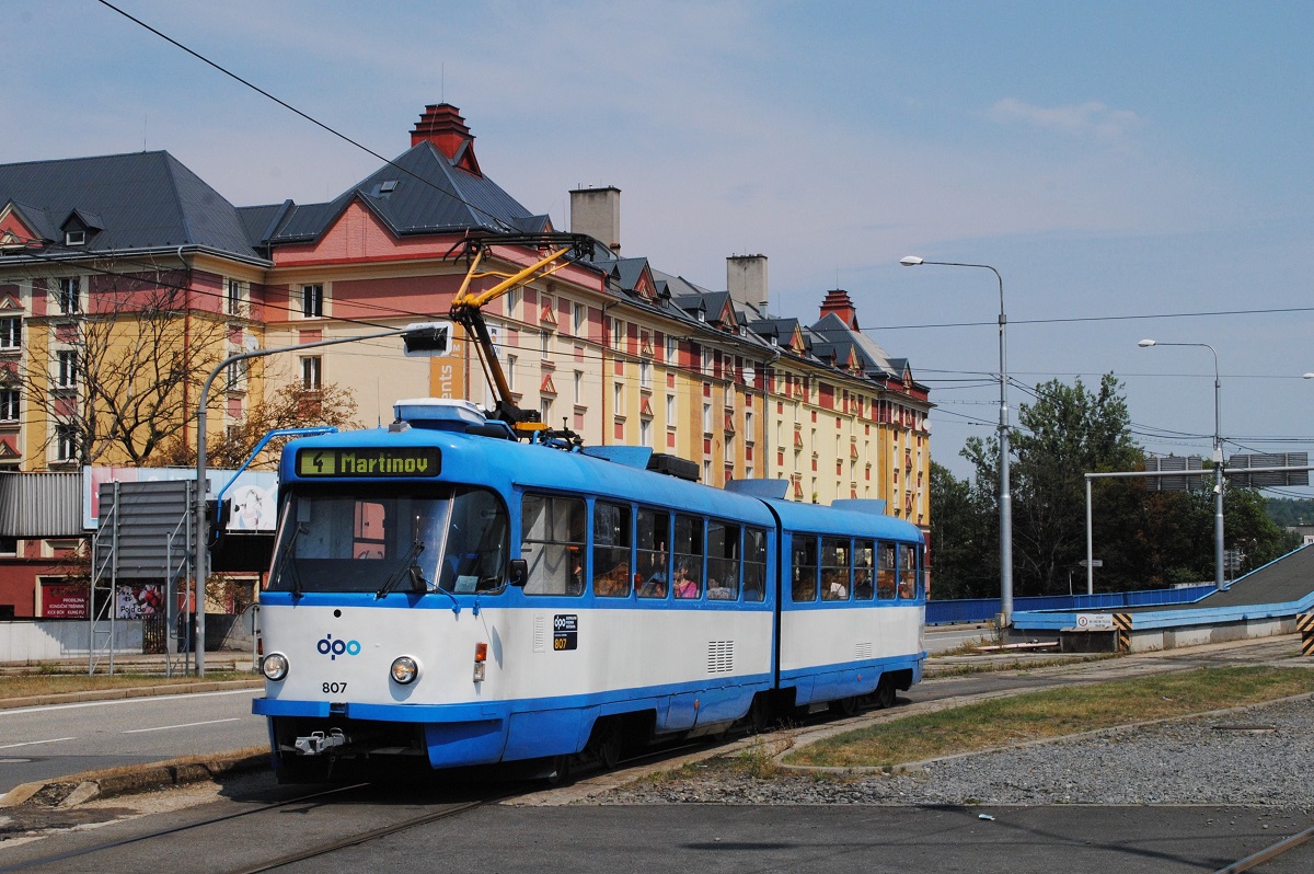 Ostrava zählte neben Brno und Bratislava zu den wenigen Städten der ehemaligen Tschechoslowakei, die mit Fahrzeugen der Type K2 beliefert wurden. Der K2 807 zählt zu den wenigen verbliebenen Wagen dieser Bauart, deren Ende allerdings mit der bevorstehenden Auslieferung von Neubaufahrzeugen abzusehen ist. (Nam. Republiky, 08.08.2018)