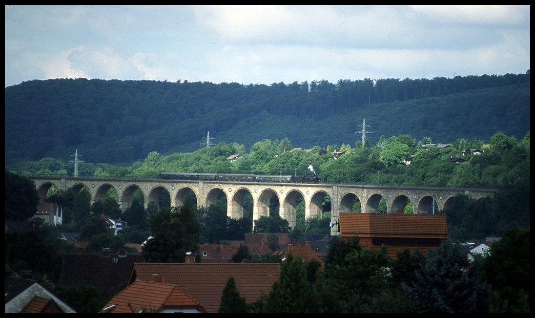 P8 Posen 2455 kommt hier auf dem Viadukt mit einem Sonderzug aus Paderborn zum Viadukt Fest in Altenbeken zurück.