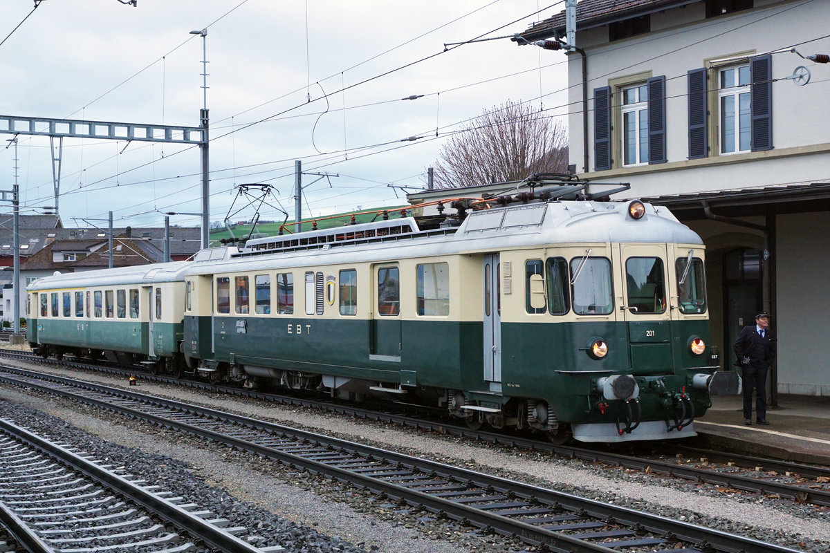 Pacific 01 202 mit Schaugüterzug  Zuckerrübentransport  Aarberg - Islikon vom 21. Dezember 2019. 
Um dieses einmalige Erlebnis auch noch hautnah zu verfolgen, wurde ein  Fotozug  mit dem Pendelzug Mirage  bestehend aus dem BDe 4/4 II 201 und dem ABt 202 eingesetzt.
Zwischenhalt Oensingen. 
Foto: Walter Ruetsch