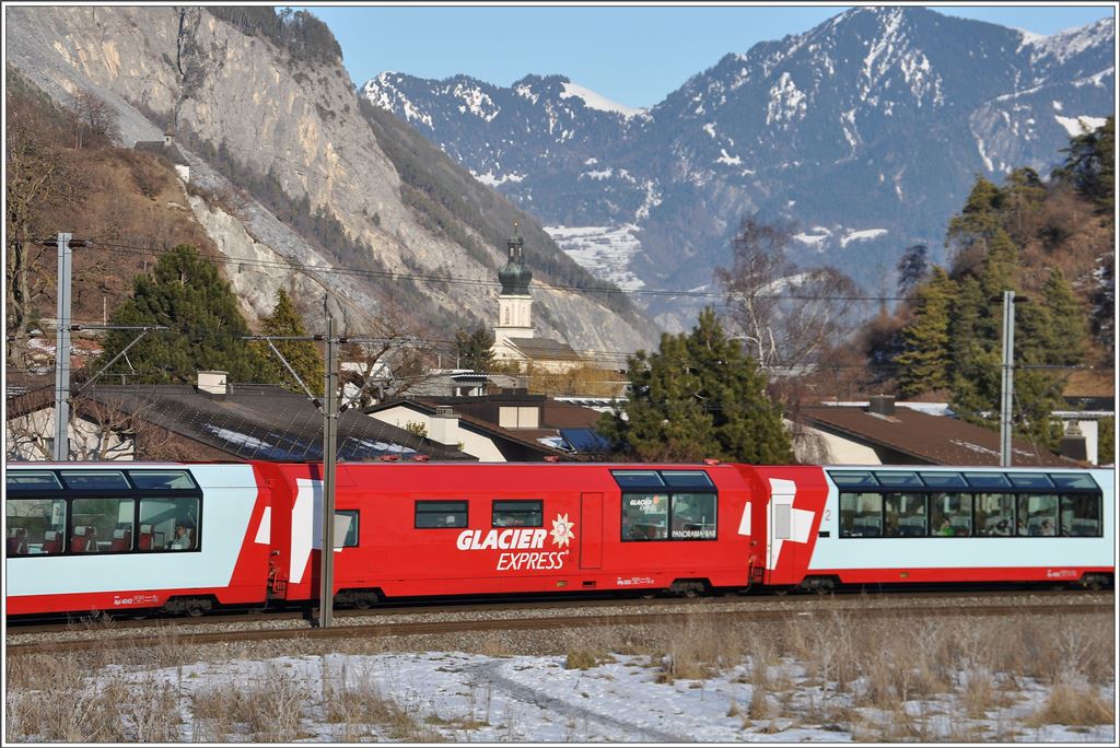 Panoramabar und Küchenwagen des Glacierexpree 902 in Domat/Ems. (26.01.2016)