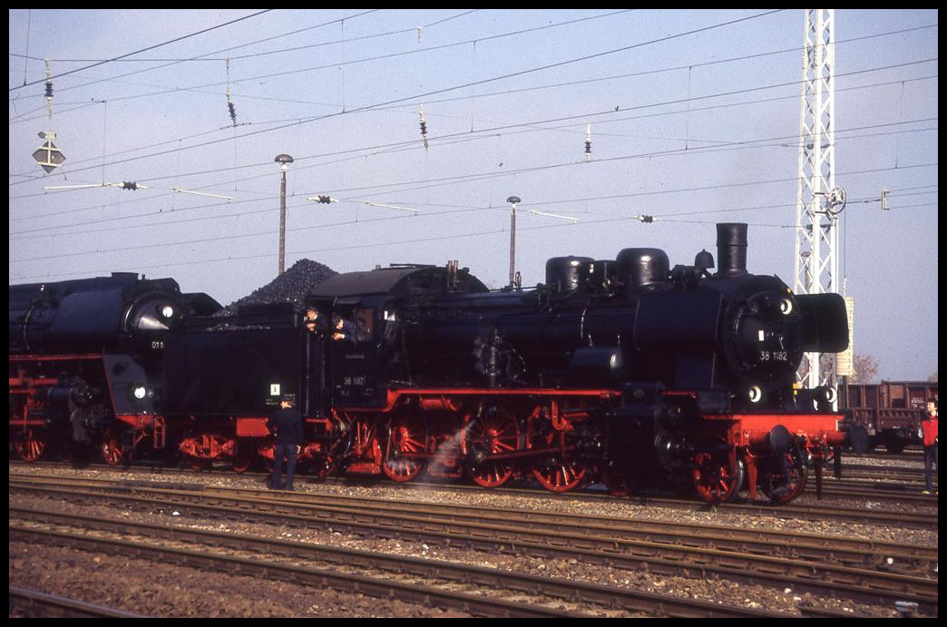 Parade am 26.10.1996 im BW Arnstadt: Dampflok 381182 nimmt Aufstellung zur Parade