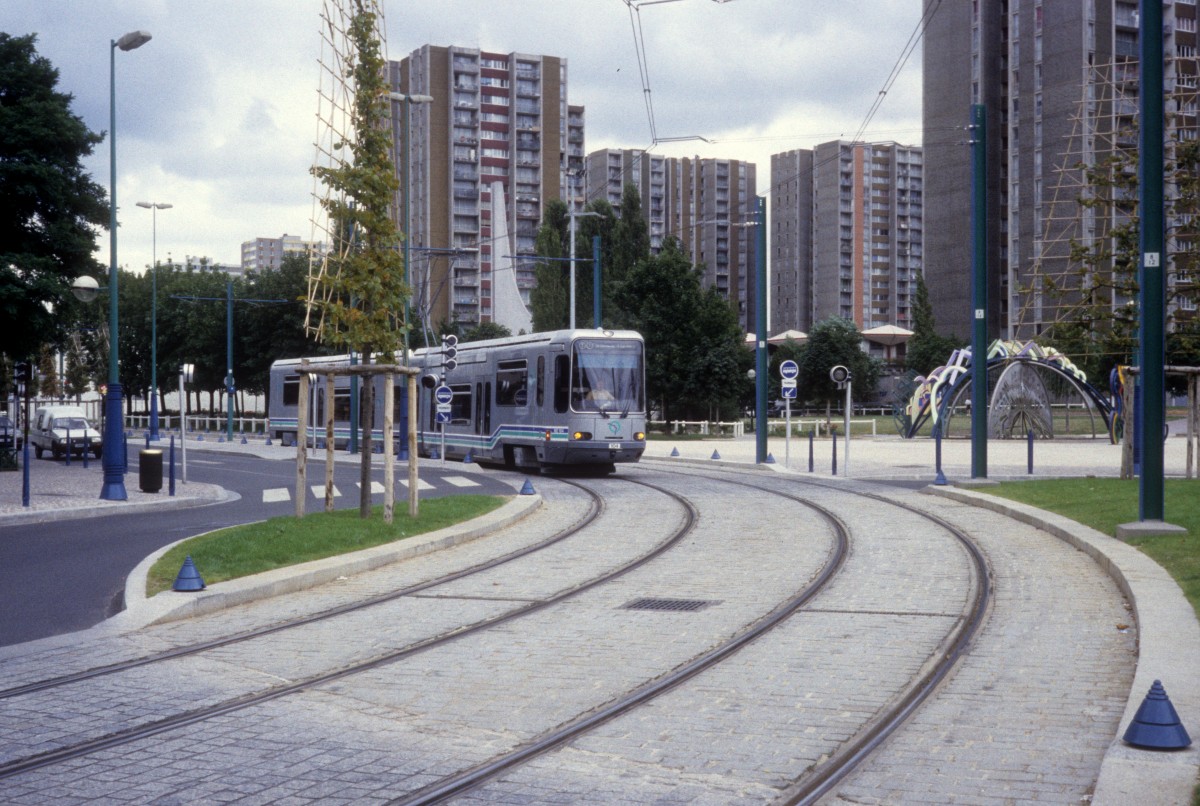 Paris RATP SL T1 (TFS-M2 104) Bobigny im Juli 1992.