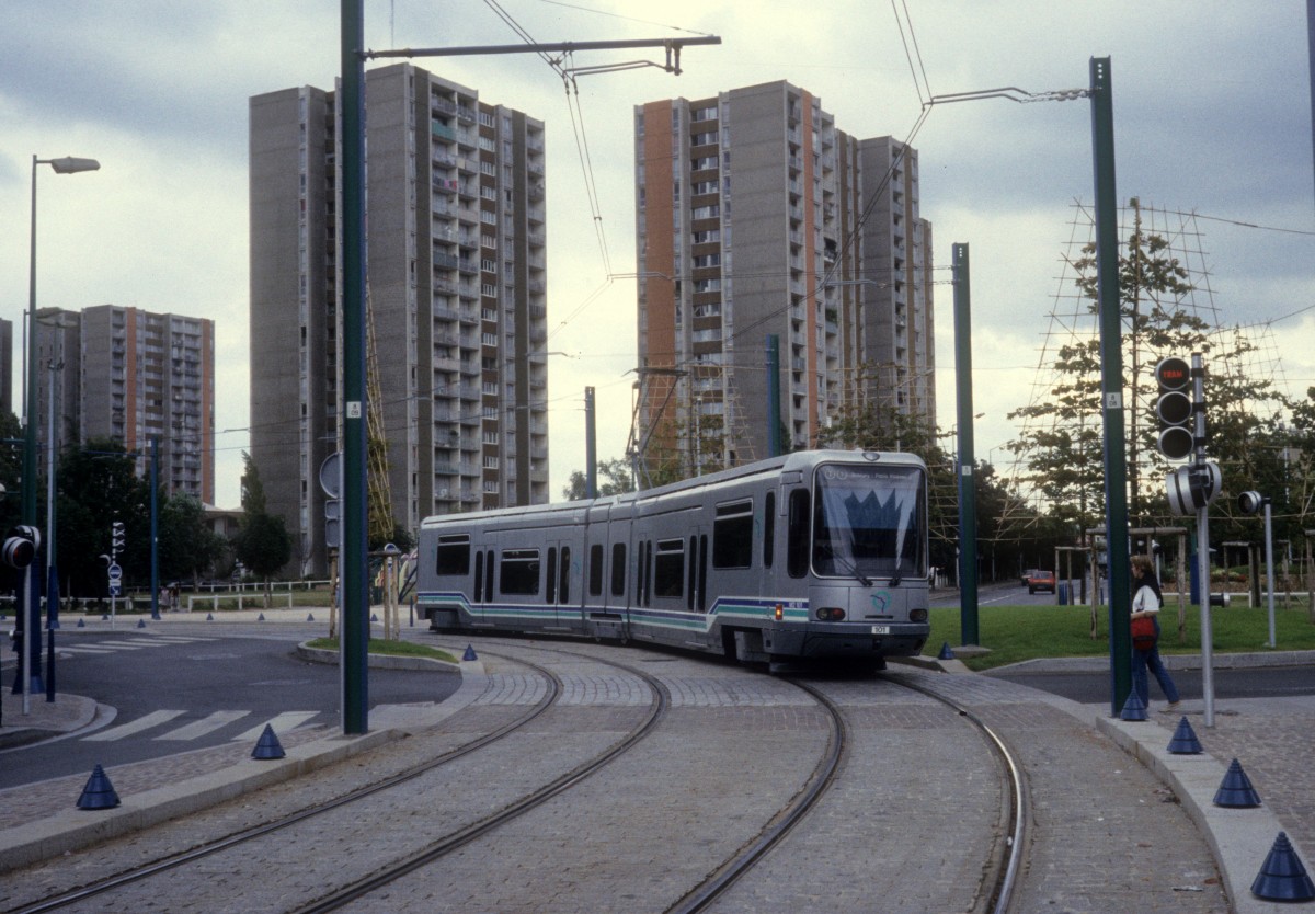 Paris RATP SL T1 (TFS-M2 101) Bobigny im Juli 1992.