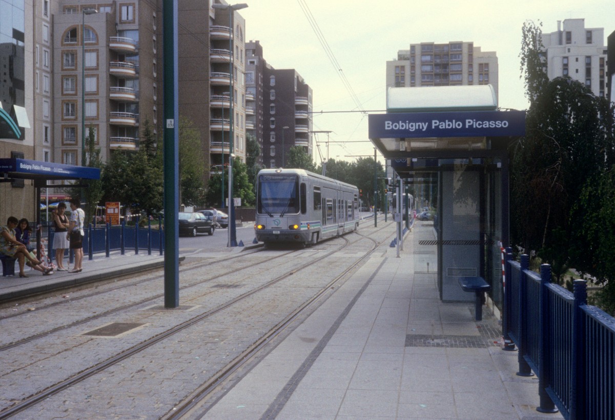 Paris RATP SL T1 (TFS-M2 109) Bobigny-Pablo Picasso im Juli 1992.