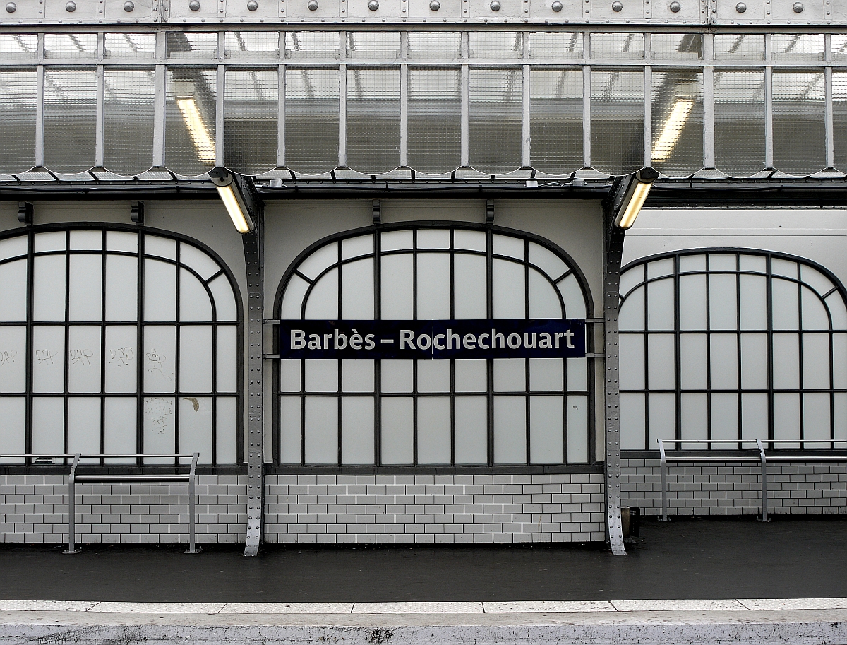Pariser Stil der Jahrhundertwende: Metrostation  Barbès-Rochechouart , Linie 2. 17.1.2014