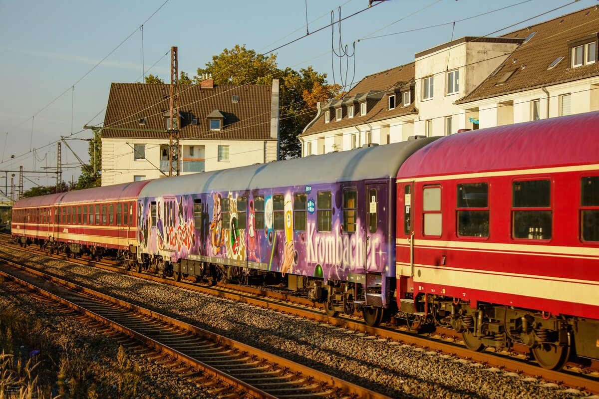 Partyzug  Krombacher  Personenwagen in Düsseldorf Derendorf, am 10.10.2021.