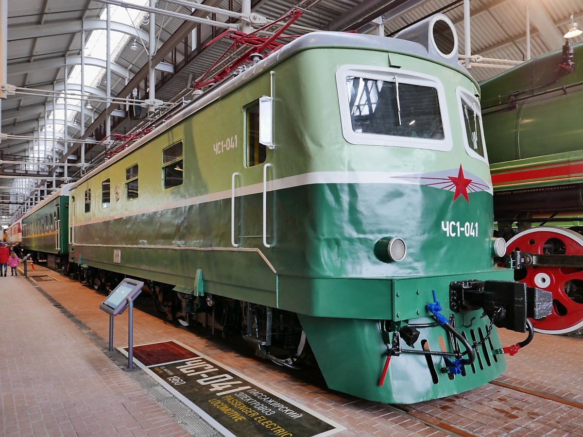 Passagier-Elok ЧС1-041, Baujahr 1960, im Russischen Eisenbahnmuseum in St. Petersburg, 4.11.2017