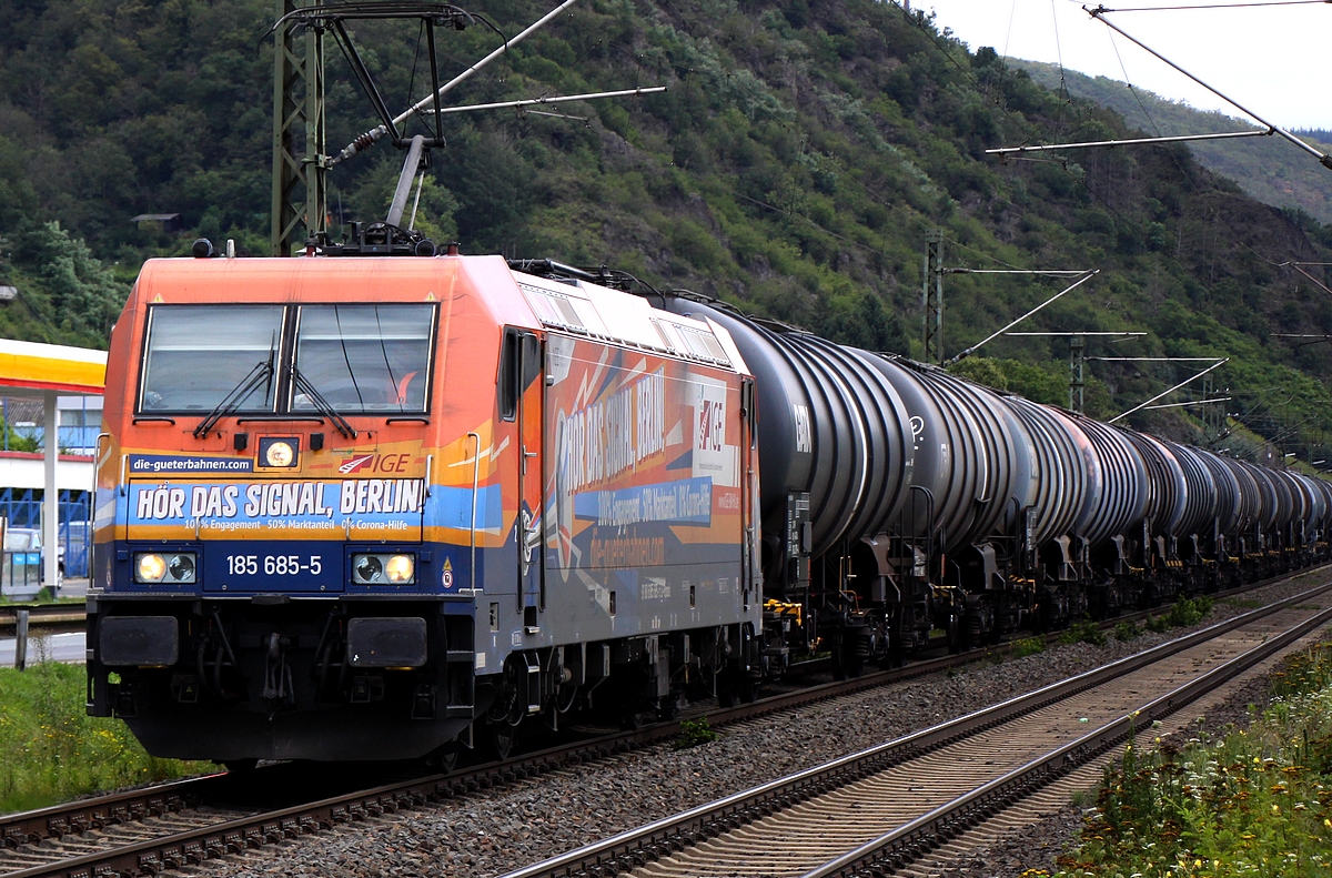 Passt irgendwie zum bevorstehenden Streik: 185 685 auf der rechten Rheinseite bei Lahnstein am 10.08.2021