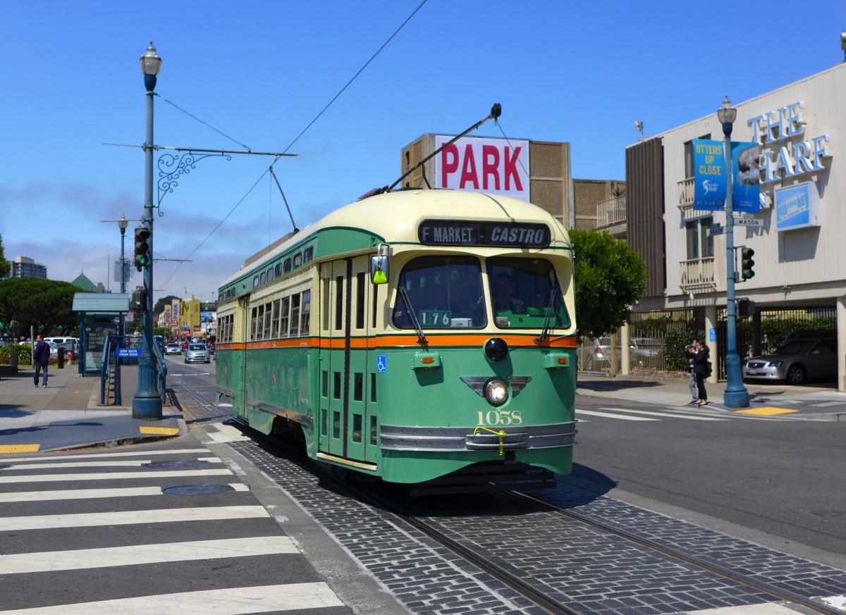 PCC 1058 (ex Philadelphia) in den Farben v. Chicago in der Beach Street auf der Linie F am 29.07.2014