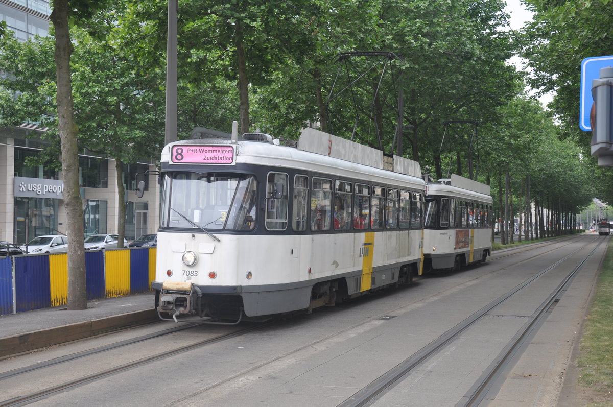 PCC 7083 und 7086 von De Lijn Antwerpen, 1. Tag der Linie 8 Richtung Zuid, aufgenommen 03.06.2017 am Haltestelle Stadspark 