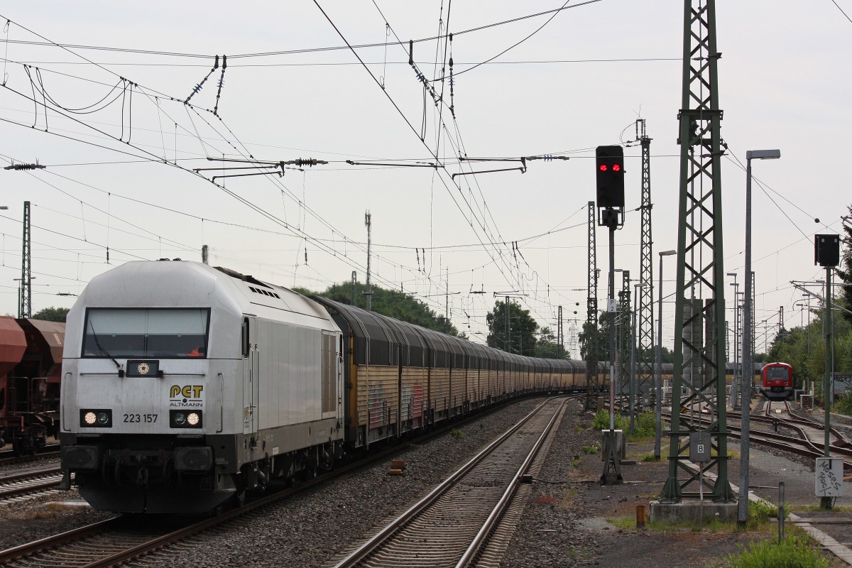 PCT 223 157 am 24.7.13 mit einem Autozug in Stade.