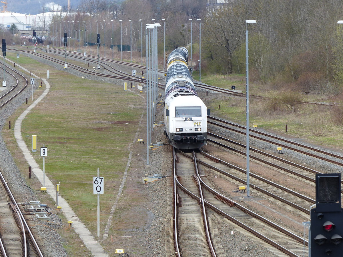PCT-Altmann, ER20, 223 158 ( 9280 1223 158-7 D-RCCDE ) holt einen leeren Kesselzug aus dem Gasturbinen Kraftwerg Gera Nord am 15.4.2021