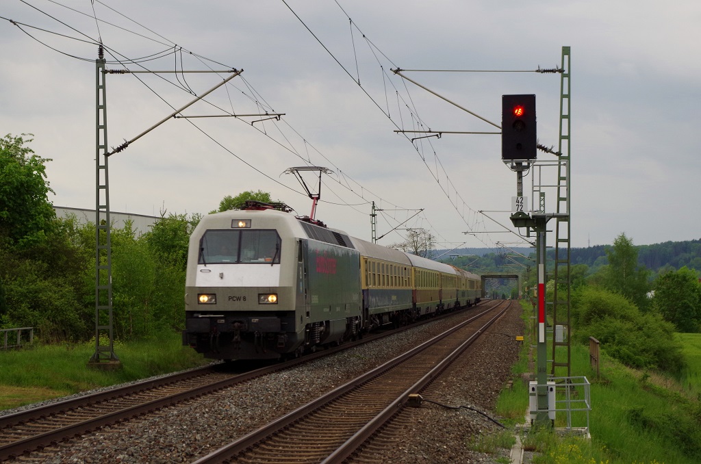 PCW 8 / 127 001 mit Sonderzug am 10.05.2014 in Gundelsdorf gen Saalfeld. 