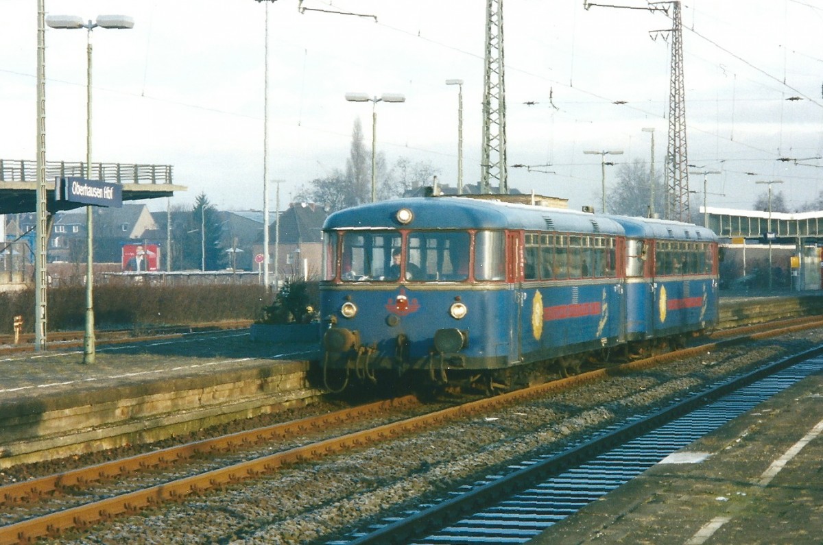 PEG-T1 und T8 als Talent-Ersatz auf der RB 36, Oberhausen, 10.1.2003.