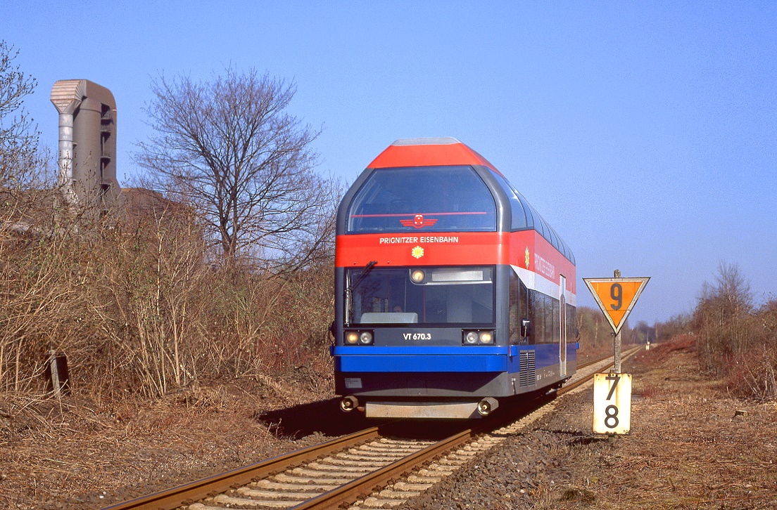 PEG Vt670.3, Duisburg Ruhrort, 16.03.2003.