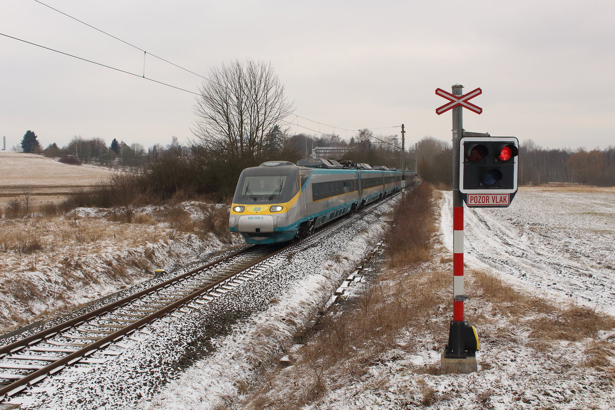 Pendolino von Františkovy Lázně nach Prag, nahe Aquaforum. Gesehen am 17.03.2018