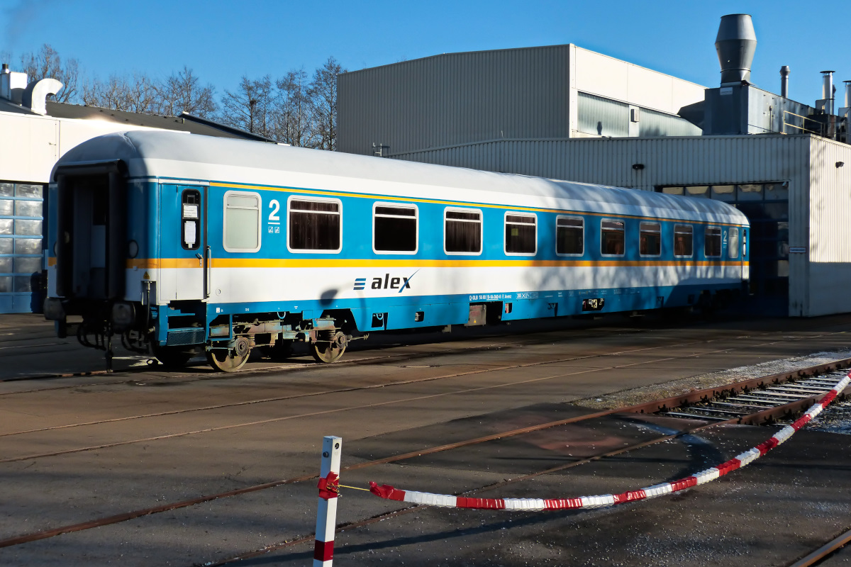 Personenwagen von  alex  im Bahnhof Viechtach. 31.12.2016