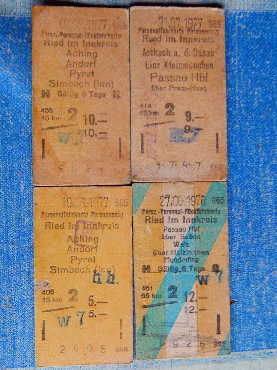 Personenzug-Personalbahnfahrkarten Anno 1976-77; auf Karton gedruckt;