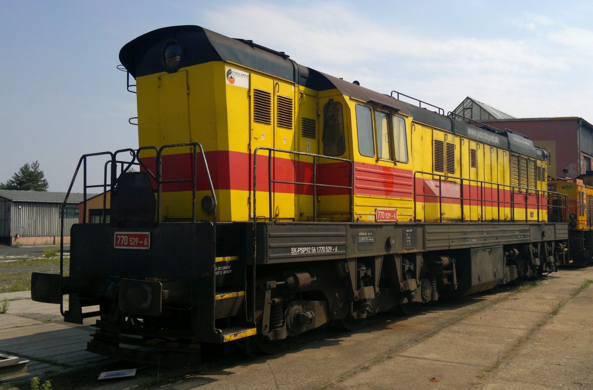 Petrolspeed 770 529-6 am 12.8.2015 in Kladno Lok-Werkstatt KDS. Abstellgleis.