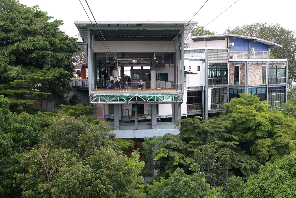 Phra Phuttha Mongkhon Maharat Station der Hat Yai Cable Car am 15.Mai 2025.
