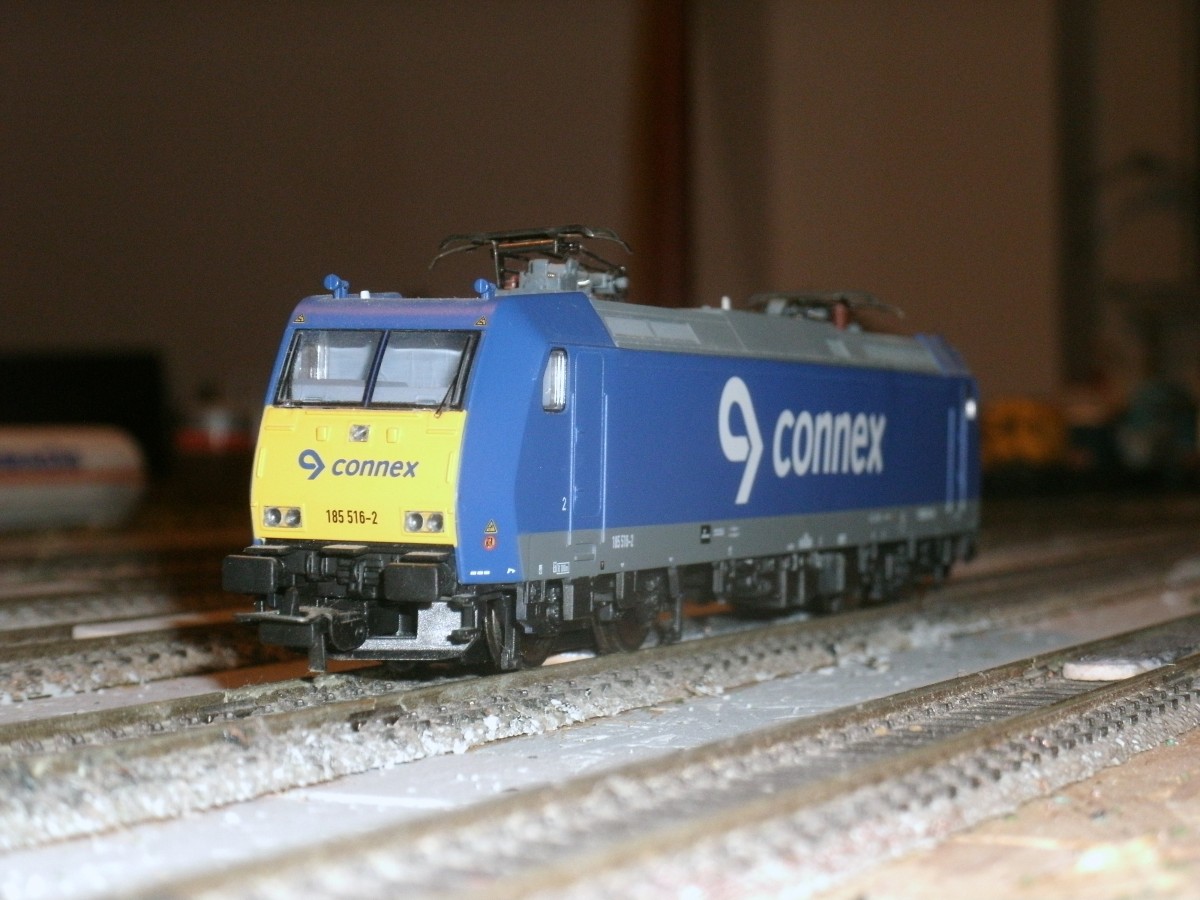 Piko`s H0 Modell von der InterConnex Lok 185 516.