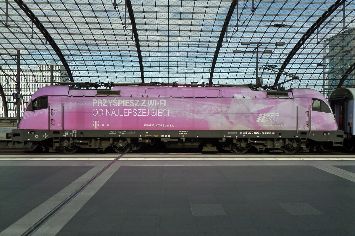 PKP 370 007 steht am 20 September 2016 in Berlin Hbf.