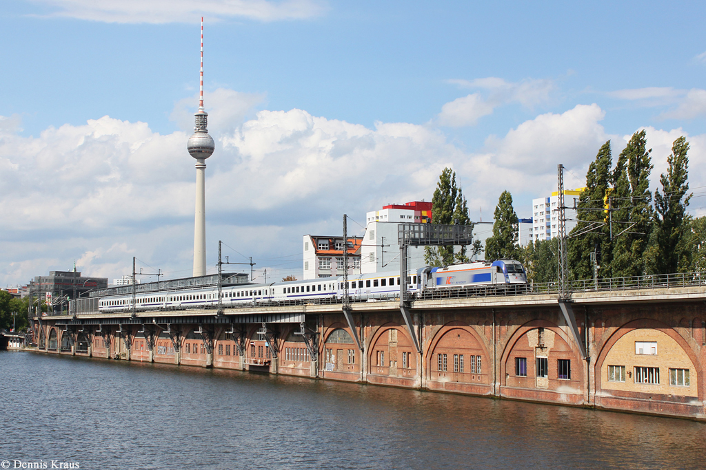 PKP 370 mit EC 45 am 23.08.2014 auf der Jannowitzbrücke in Berlin.
