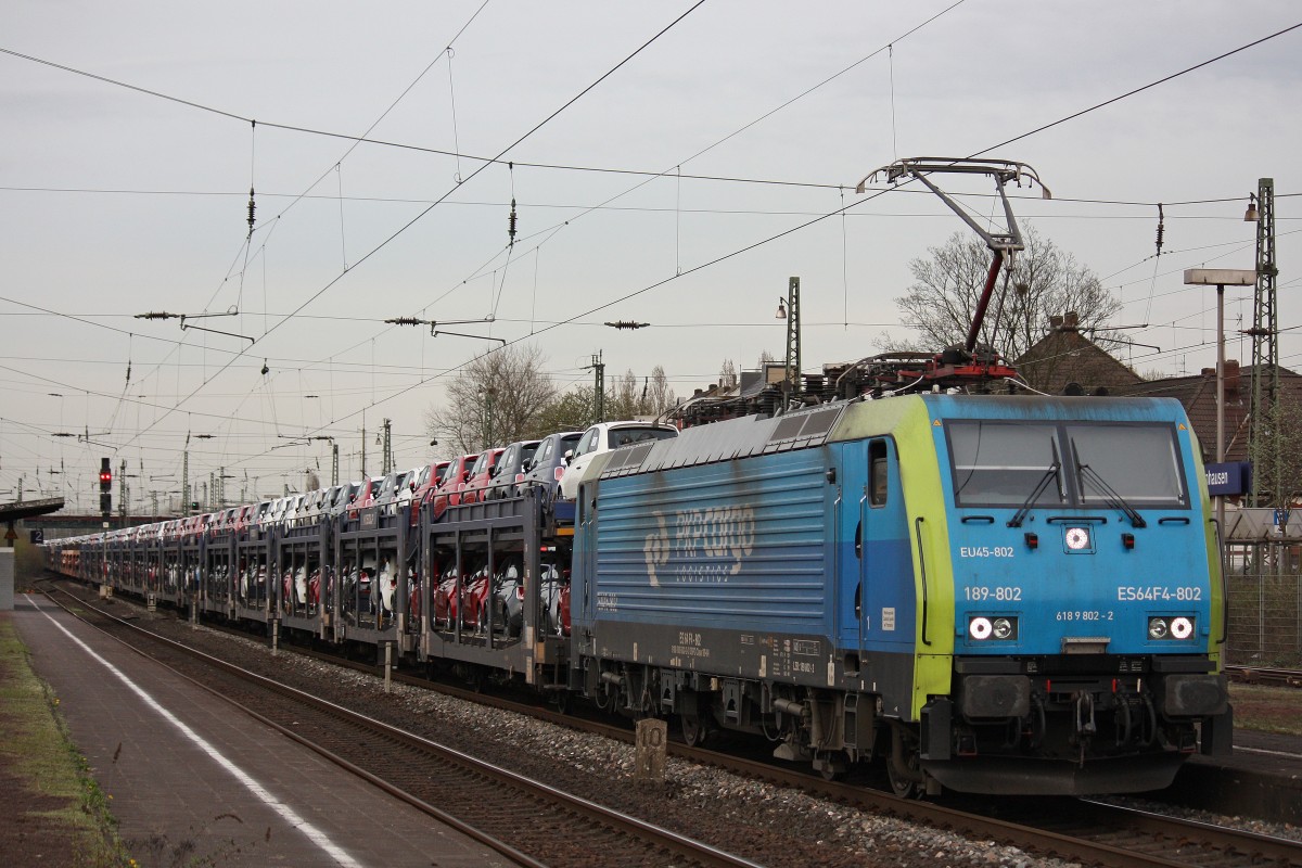 PKP Cargo EU45-802 bzw MRCE Dispolok ES 64 F4-802 am 17.4.13 mit einem Fiatzug nach Aachen in Duisburg-Rheinhausen.