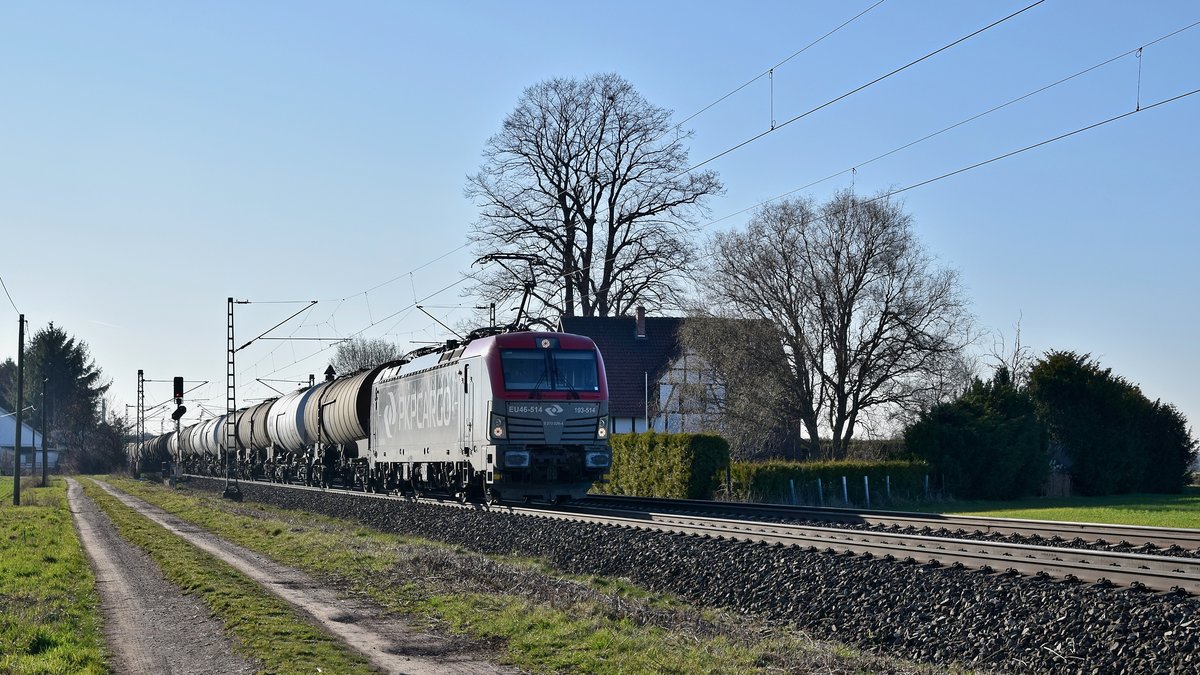 PKP Cargo EU46-514 (5370 026) mit Kesselwagenzug in Richtung Hannover (bei Stadthagen, 27.02.19).