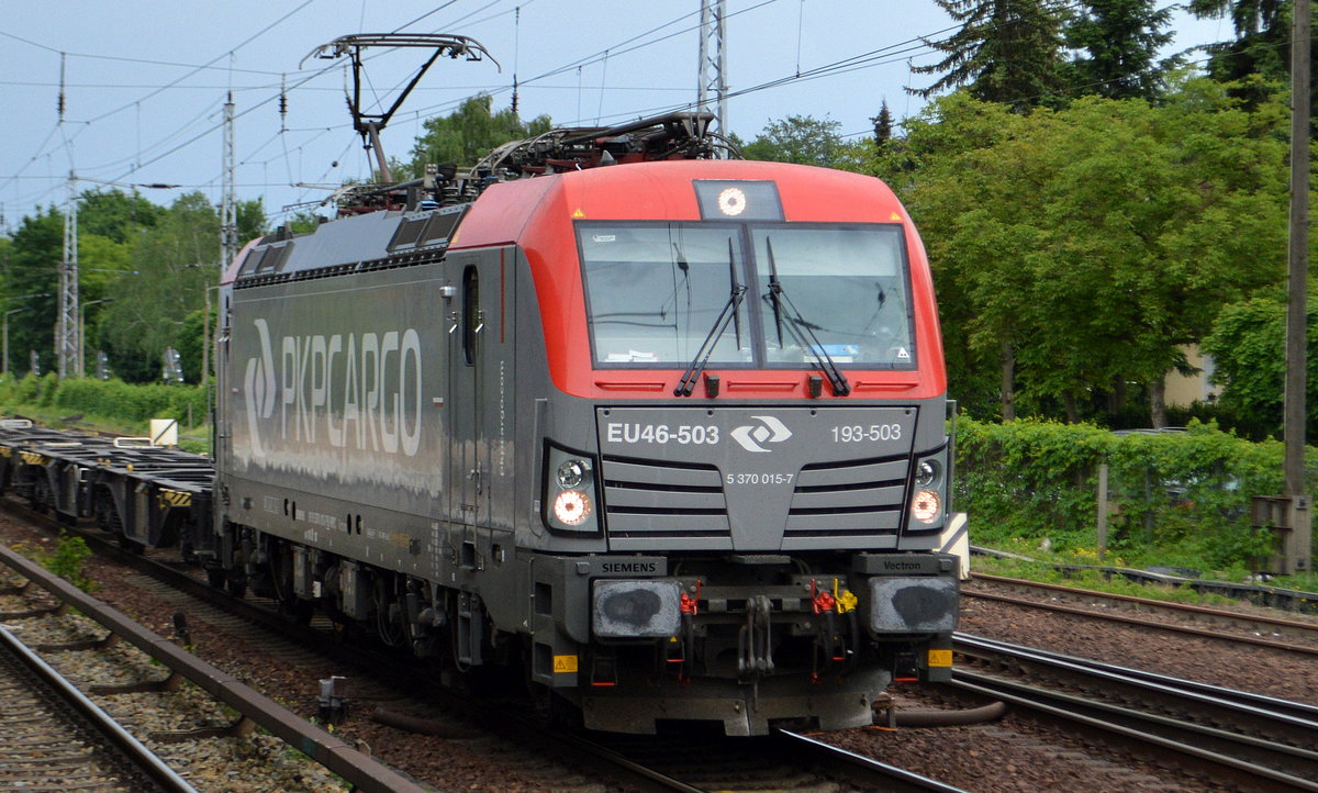 PKP Cargo mit EU46-503/193-503  [NVR-Number: 91 51 5370 015-7 PL-PKPC] mit mä0ig ausgelastetem Containerzug am 15.05.18 Berlin-Hirschgarten.