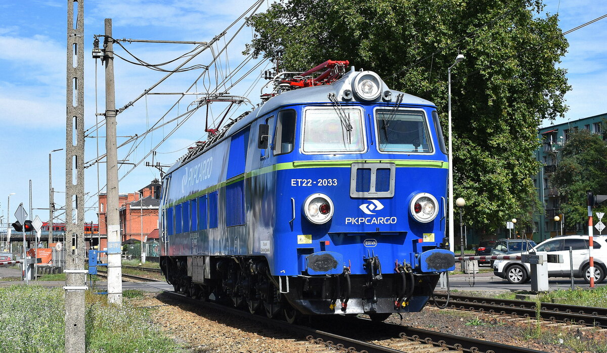 PKP Cargo mit ihrer  ET22-2033  (91 51 5 150 034-4 PL-PKPC ) am 05.09.23 Durchfahrt Bahnhof Kostrzyn nad Odrą.
