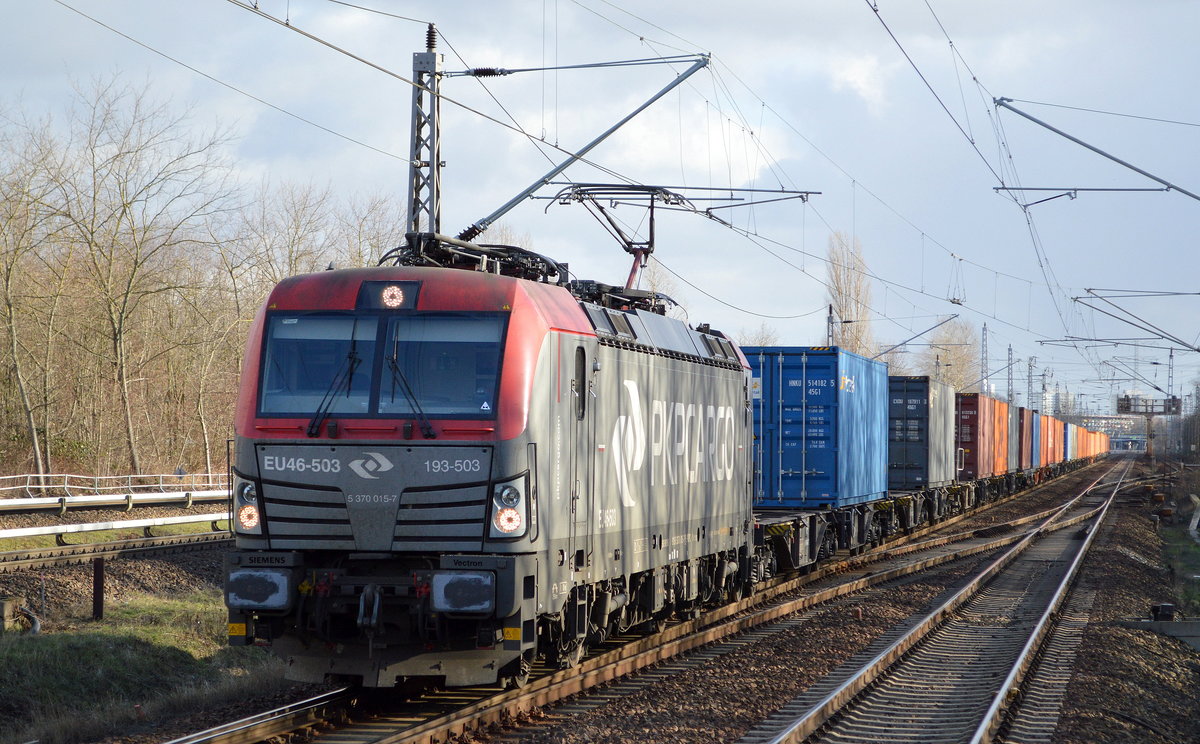 PKP CARGO S.A. mit  EU46-503  [NVR-Number: 91 51 5370 015-7 PL-PKPC] und Containerzug Richtung Norden am 11.02.19 Bf. Berlin-Hohenschönhausen.