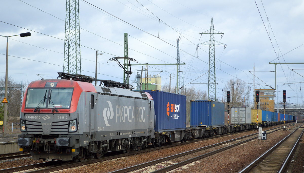 PKP CARGO S.A. mit  EU46-510  [NVR-Number: 91 51 5370 022-3 PL-PKPC] und Containerzug am 15.03.19 Bf. Flughafen Berlin-Schönefeld.