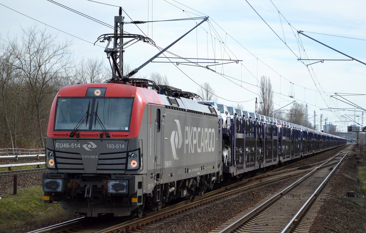 PKP CARGO S.A. mit  EU46-514  [NVR-Number: 91 51 5370 026-4 PL-PKPC]und PKW-Transportzug mit fabrikneuen FIAT 500 aus polnischer Produktion am 07.03.19 Bf. Berlin-Hohenschönhausen.
