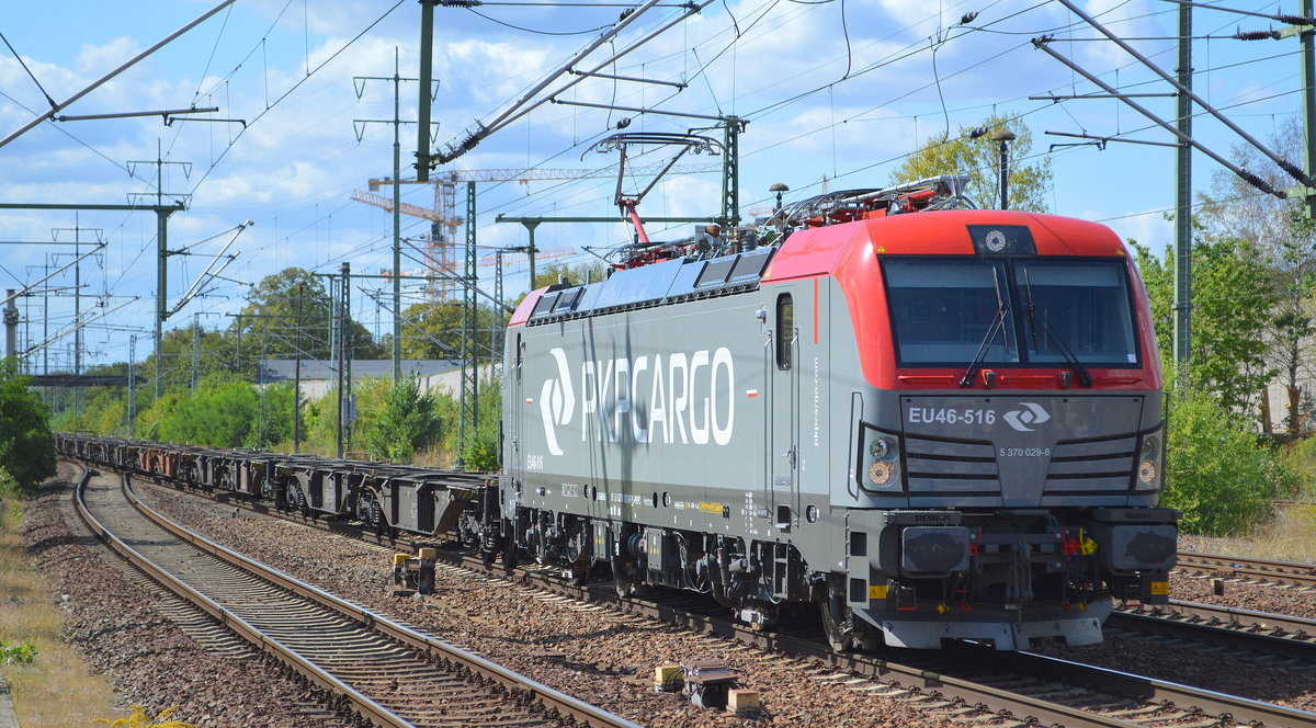 PKP CARGO S.A. mit  EU46-516  [NVR-Nummer: 91 51 5370 029-8 PL-PKPC] mit einem Containerzug (leer) Richtung Polen am 02.09.19 Bahnhof Flughafen Berlin Schönefeld.