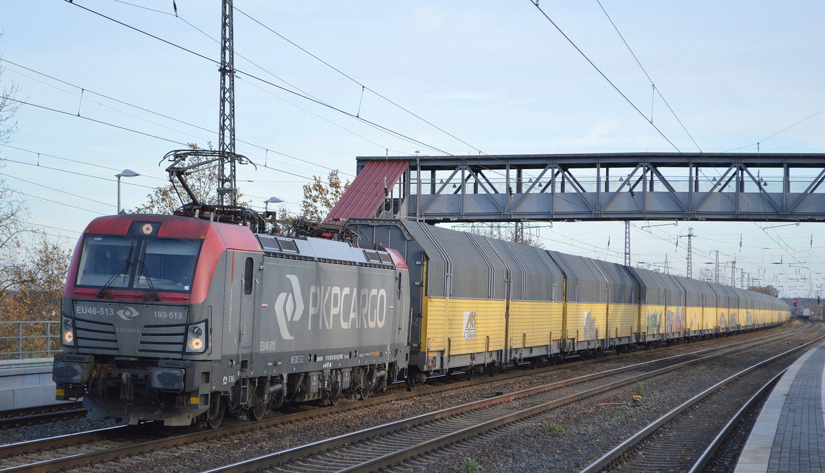 PKP CARGO S.A., Warszawa [PL]  EU46-513  [NVR-Nummer: 91 51 5370 025-6 PL-PKPC] mit geschlossenem PKW-Transportzug aus Polen am 19.11.19 Durchfahrt Bf. Saarmund.