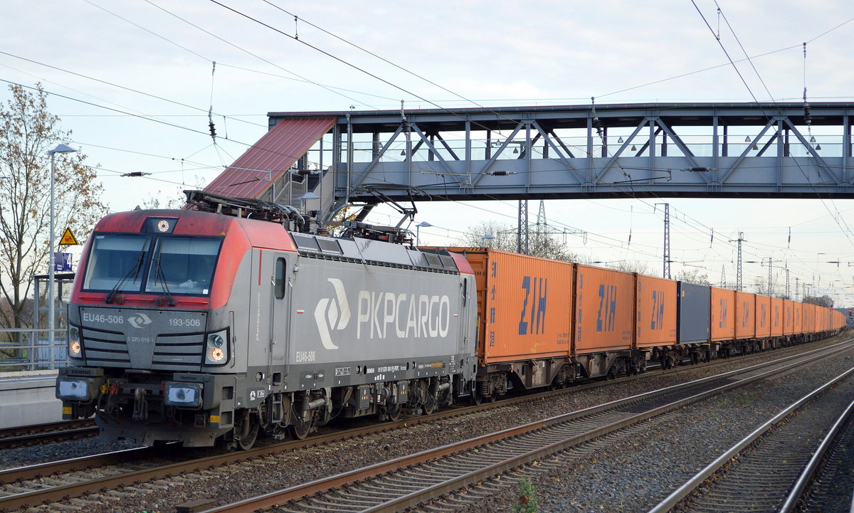 PKP CARGO S.A., Warszawa [PL] mit  EU46-506  [NVR-Nummer: 91 51 5370 018-1 PL-PKPC] und Containerzug am 19.11.19 Durchfahrt Bf. Saarmund.